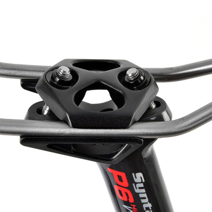 Syntace P6 HiFlex Carbon Sattelstütze mit Klemmkopf für Carbon- und Alusättel in der Nahaufnahme